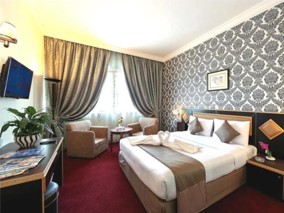 Jonrad Hotel Dubai Bagian luar foto