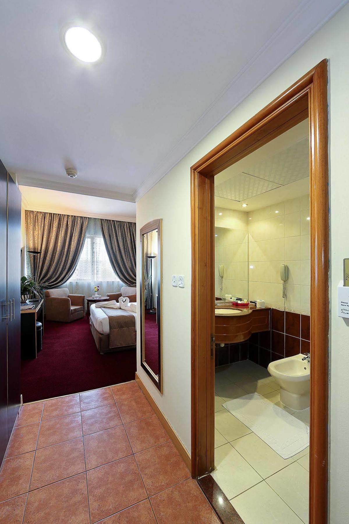 Jonrad Hotel Dubai Bagian luar foto
