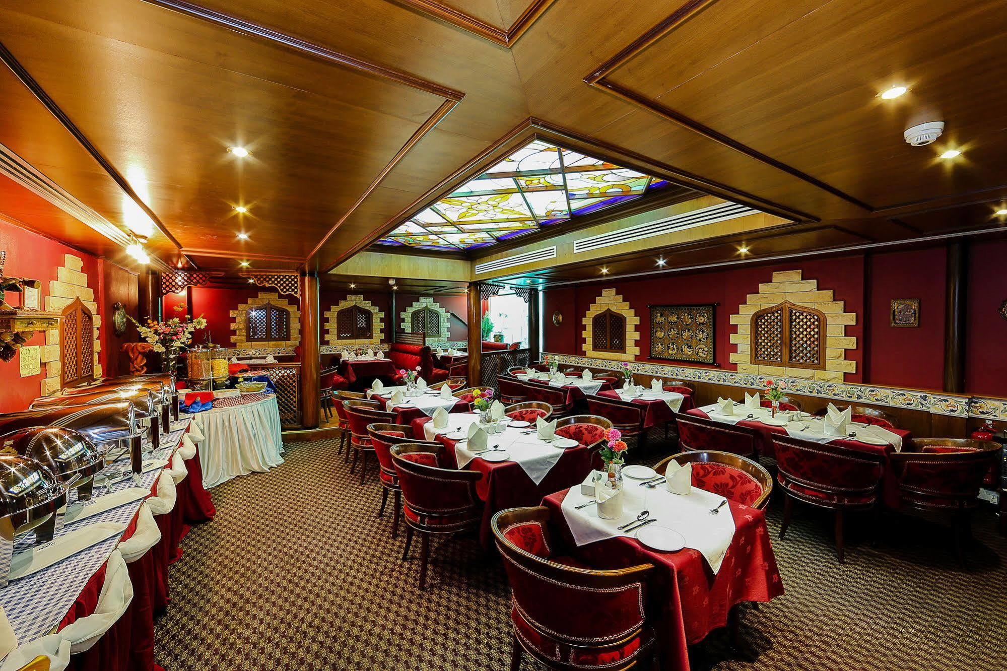 Jonrad Hotel Dubai Bagian luar foto