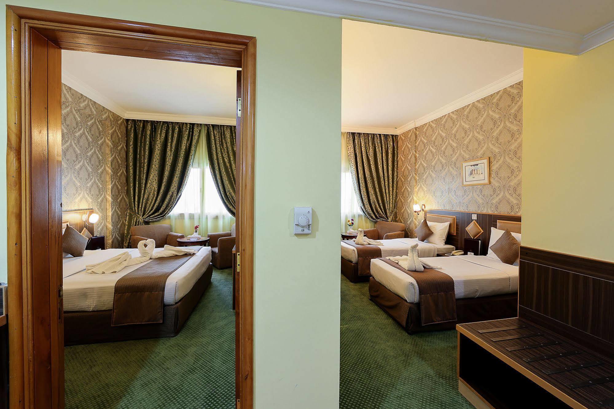Jonrad Hotel Dubai Bagian luar foto