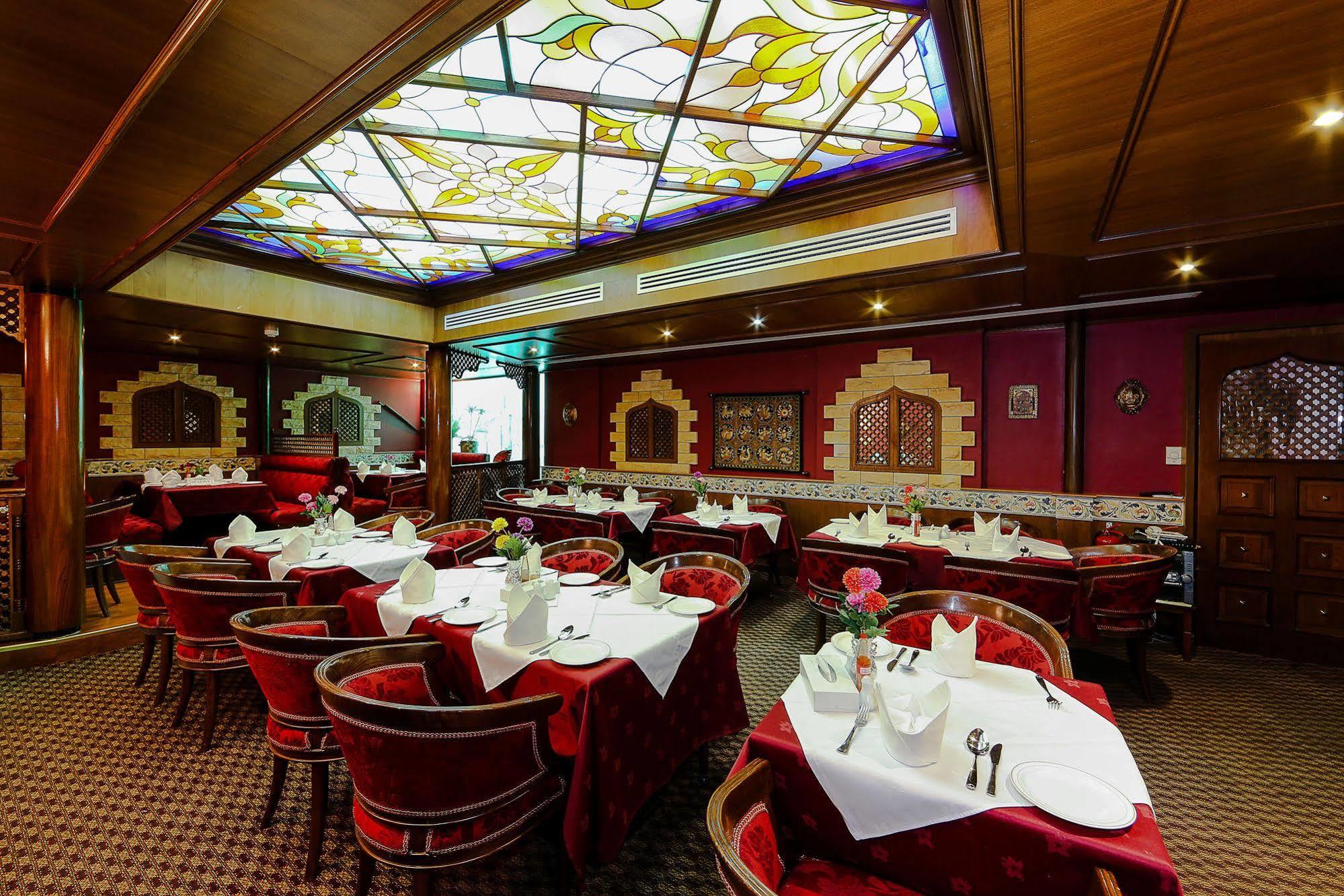 Jonrad Hotel Dubai Bagian luar foto