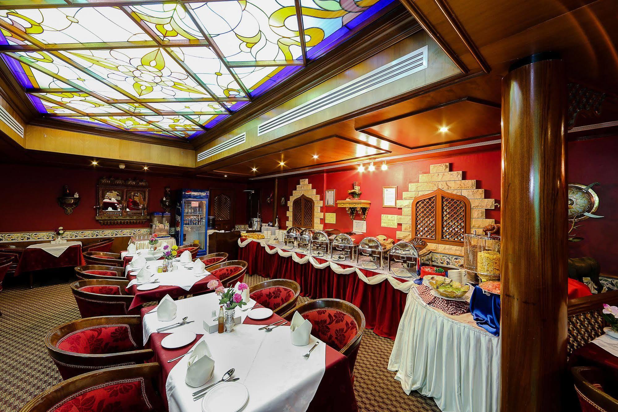 Jonrad Hotel Dubai Bagian luar foto