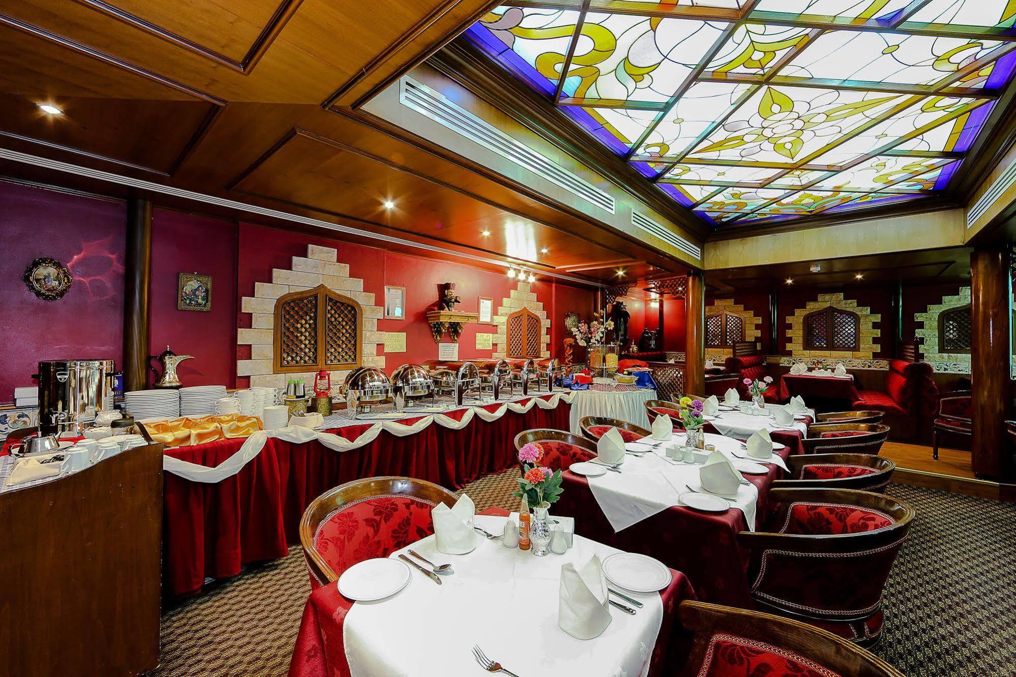 Jonrad Hotel Dubai Bagian luar foto